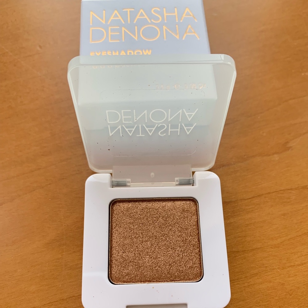 Gold eyeshadow